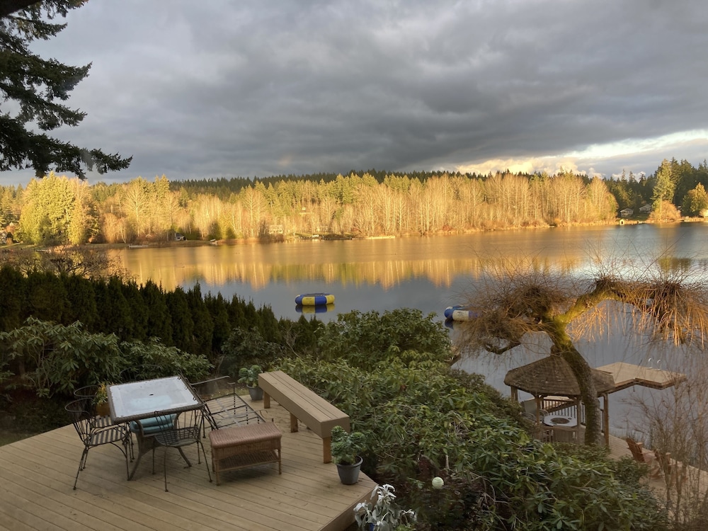 Cottage Lake Bed And Breakfast 34/50