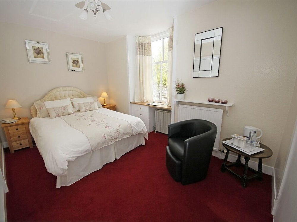 The Elphinstone Hotel 6/36