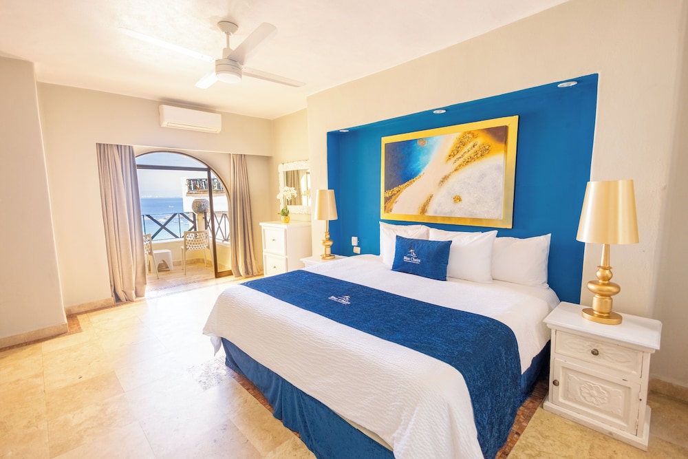 Blue, Standard, 2 Queen Beds