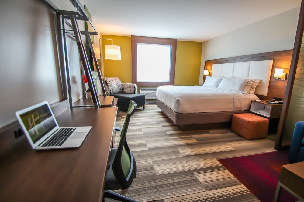 Holiday Inn Express & Suites Miami Airport East 18/69