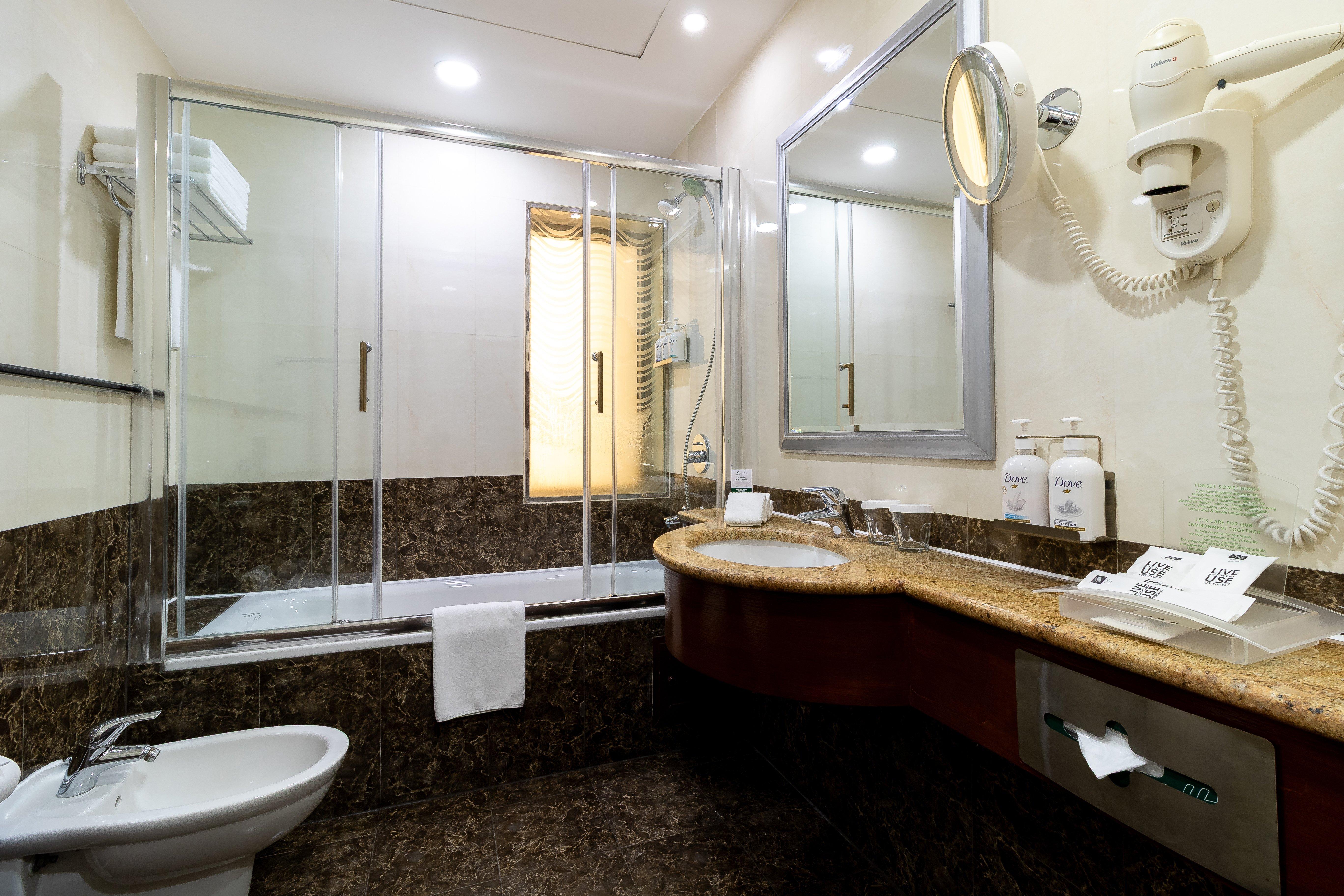 2 Bedrooms, Suite, Sea View, Lounge Access, Holiday Inn Kuwait 10/10