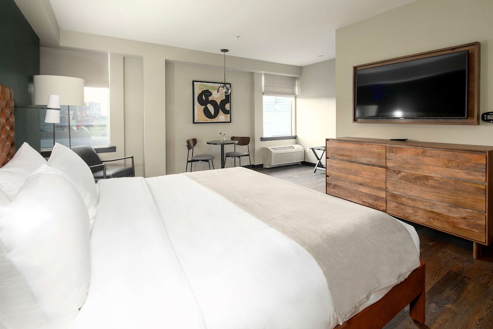 The Lloyd Stamford Tapestry Collection By Hilton 9/48