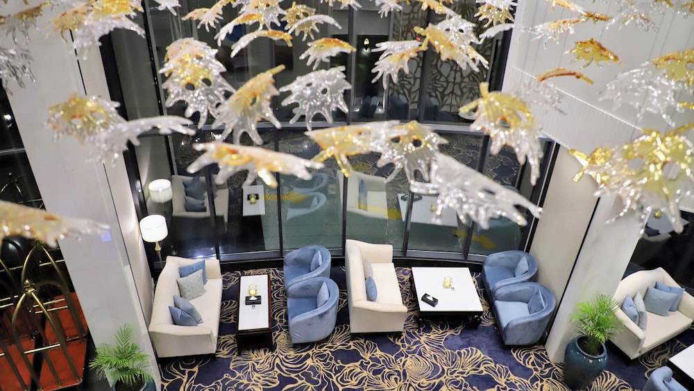 Five Seasons Hotel 44/50