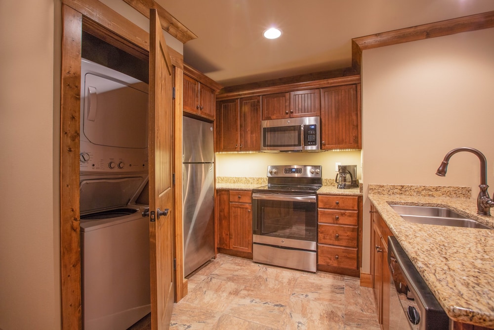 1 Bedroom, Villa, King Bed, Sofa, Westgate Branson Woods Resort 9/10