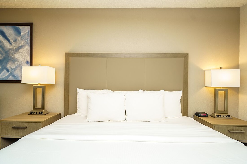 Wingate by Wyndham Brunswick GA / I-95 11/37