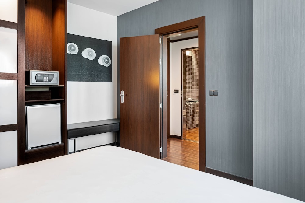 AC Hotel Algeciras by Marriott 13/48
