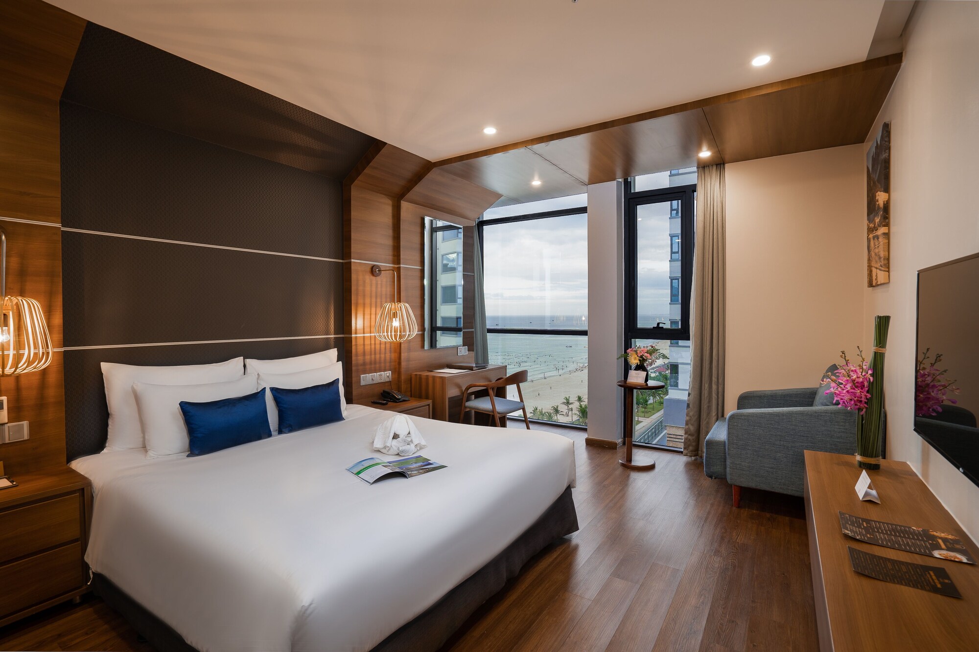 1 BEDROOM, BUSINESS, DOUBLE BED, BEACH FRONT