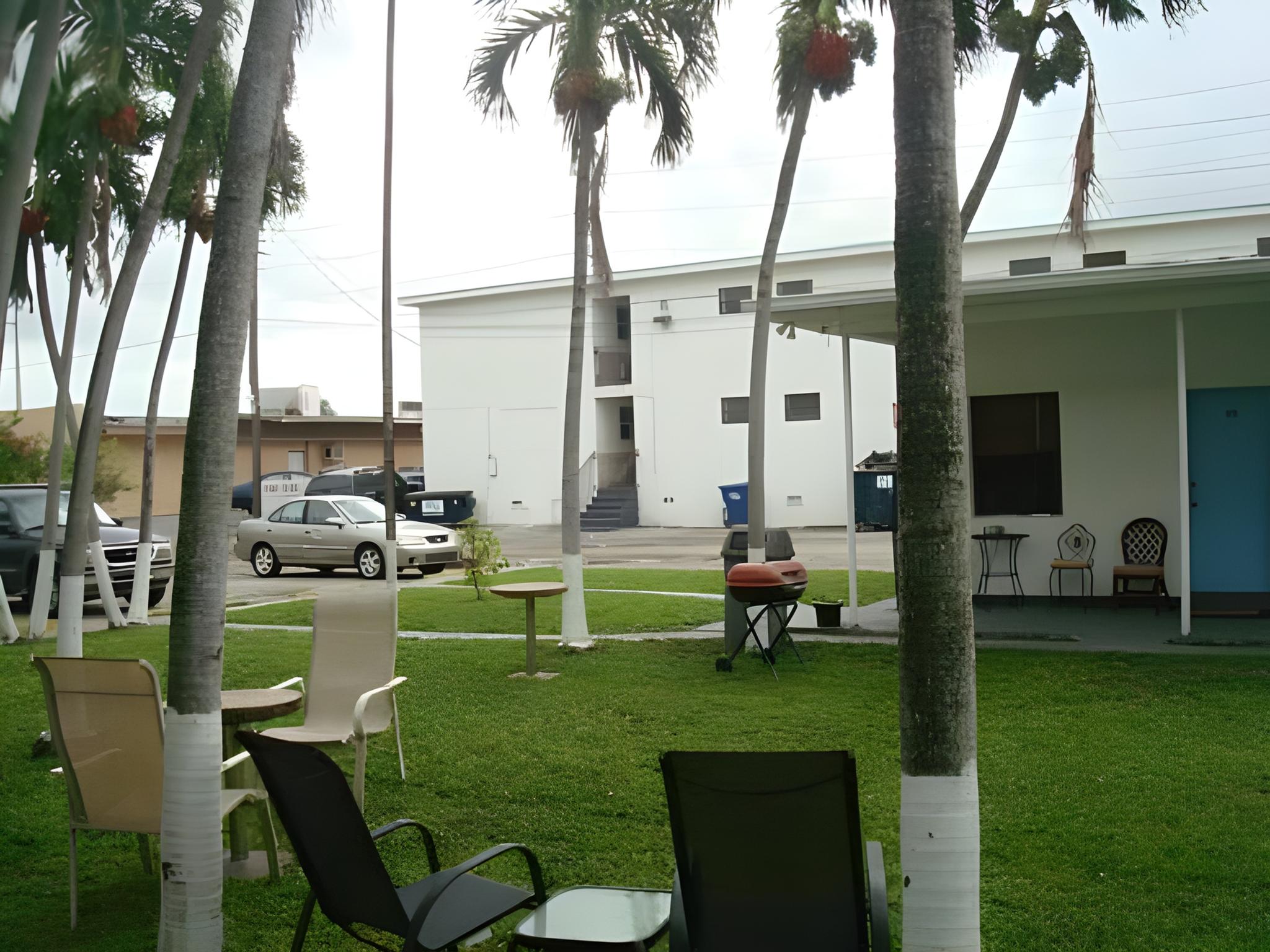 Miami Springs Inn 25/26
