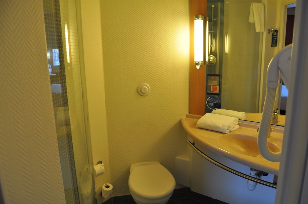 Ibis Martigues 69/70