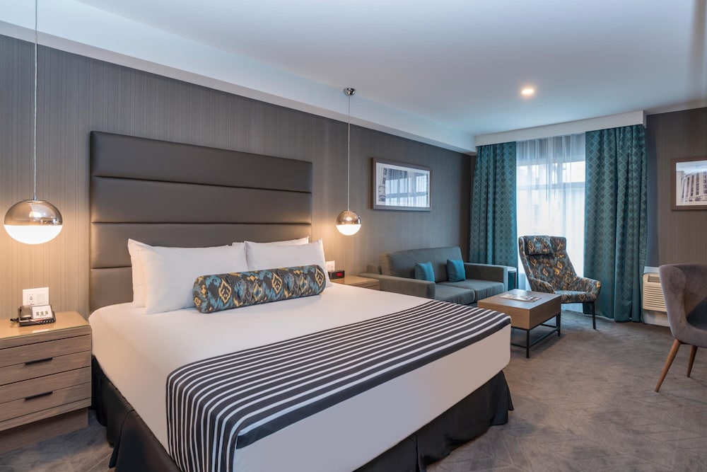 Sandman Signature Calgary Airport Hotel 11/47