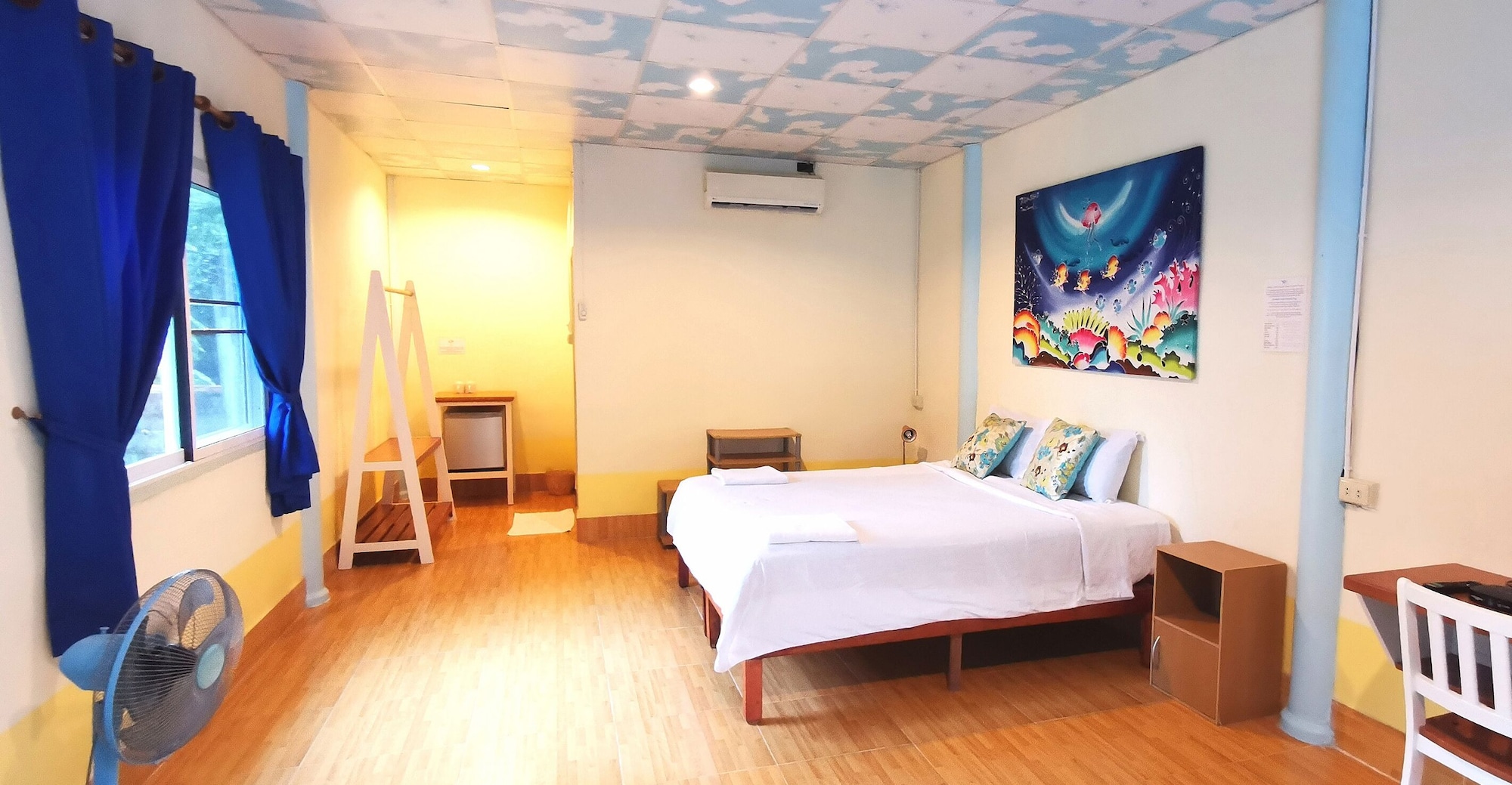 Sky, King Bed