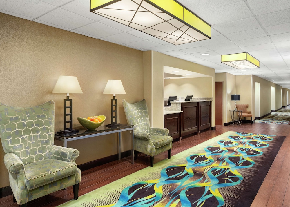 Hampton Inn Dallas-Irving-Las Colinas 33/48