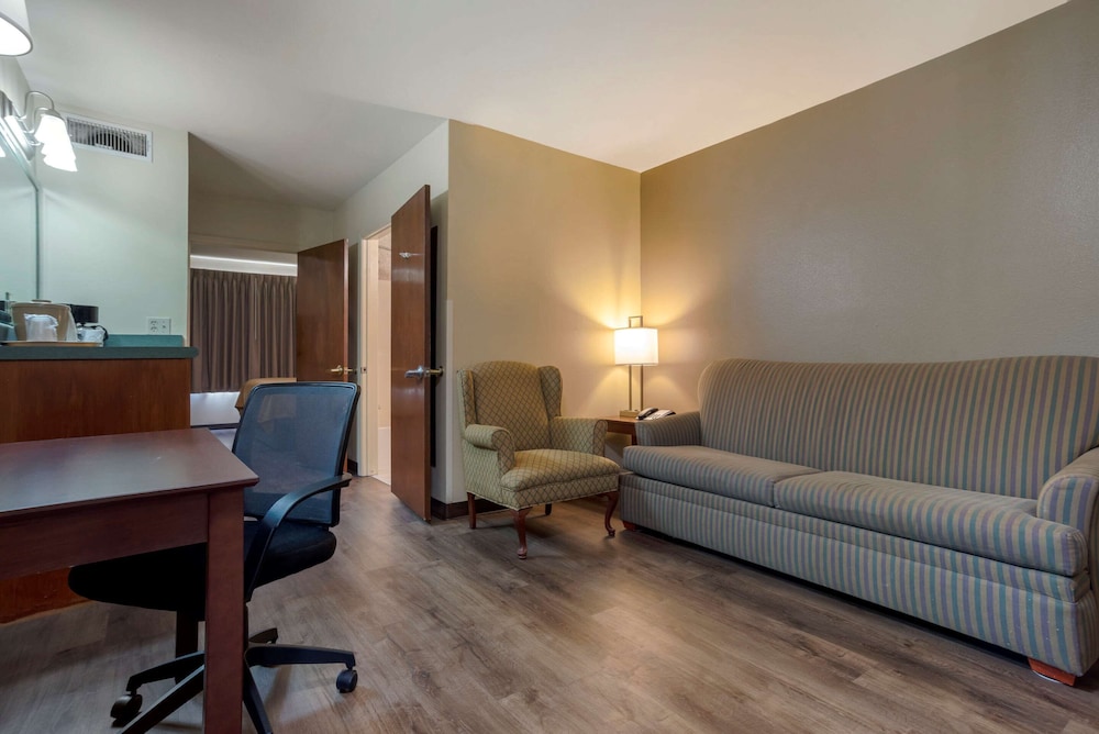 Econo Lodge Inn & Suites Flowood - Jackson Northeast 24/35