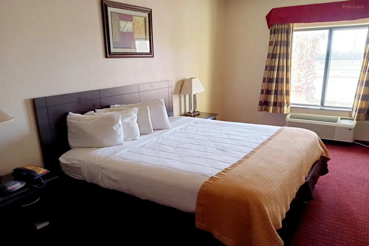 Quality Inn & Suites Yorktown 1/9