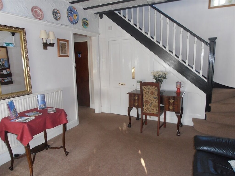 Burleigh House - Guest house 52/60