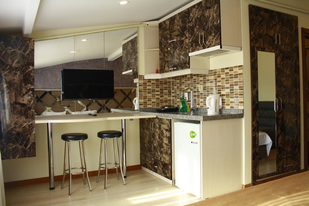 Terra Suites 8/60