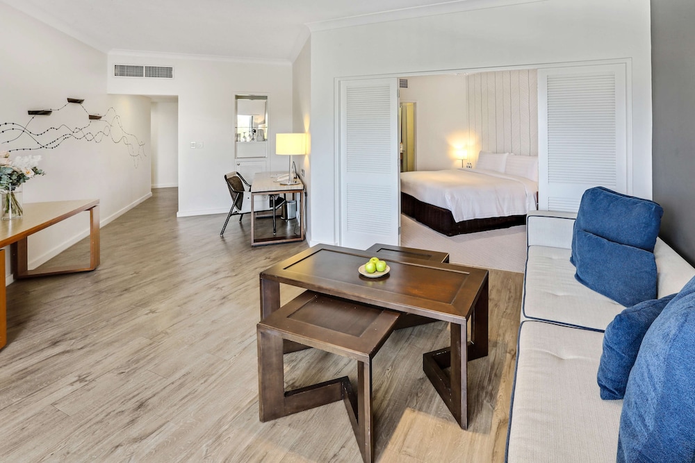 Shangri La the Marina Cairns 58/74
