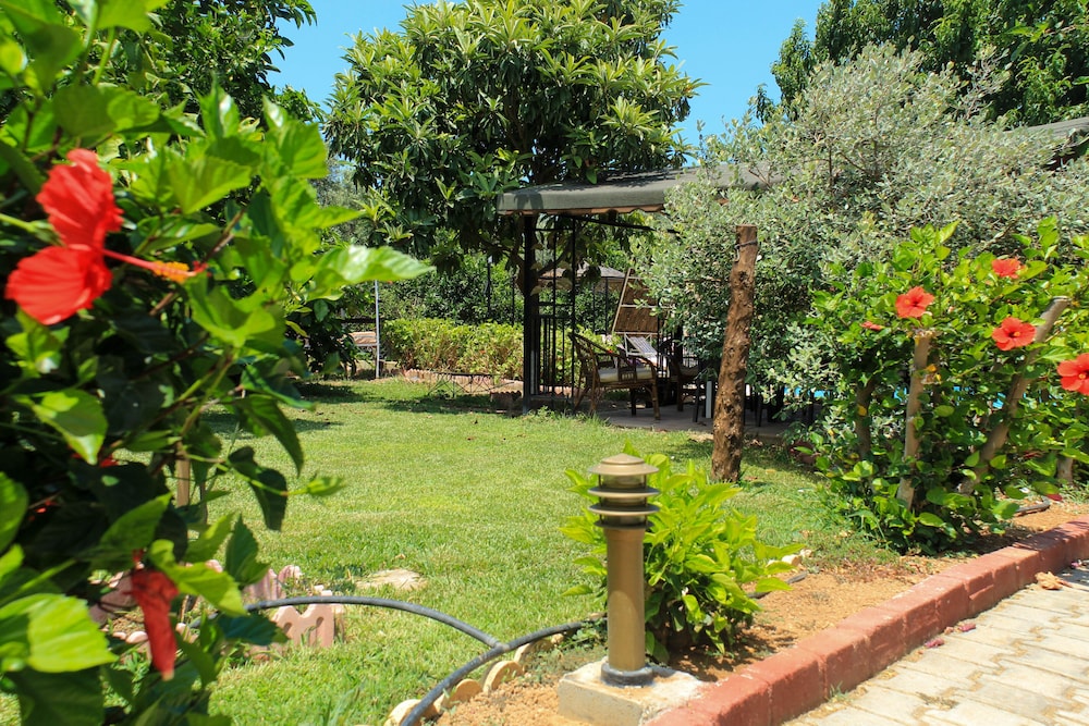 Lapida Garden Hotel 37/48