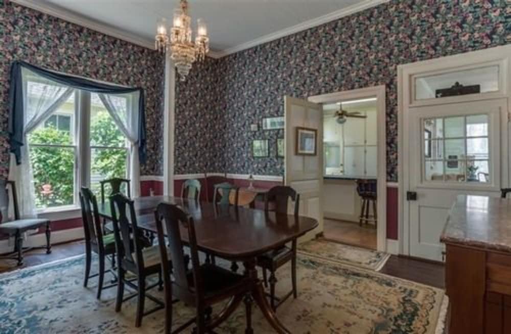 Carrier Houses Bed and Breakfast 48/60