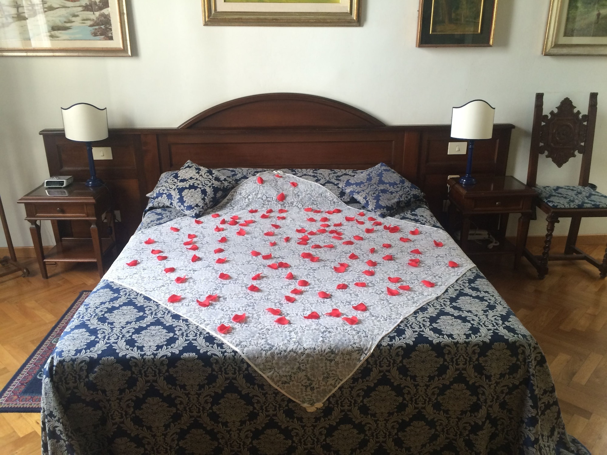 SUPERIOR, DOUBLE OR TWIN BED, COURTYARD VIEW, PRIVATE BATHROOM