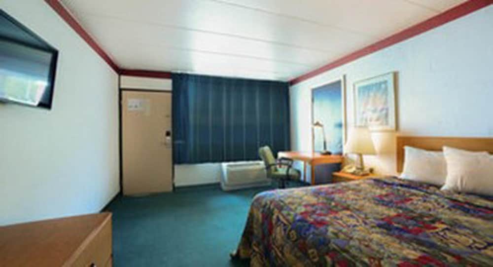 Rodeway Inn 15/30