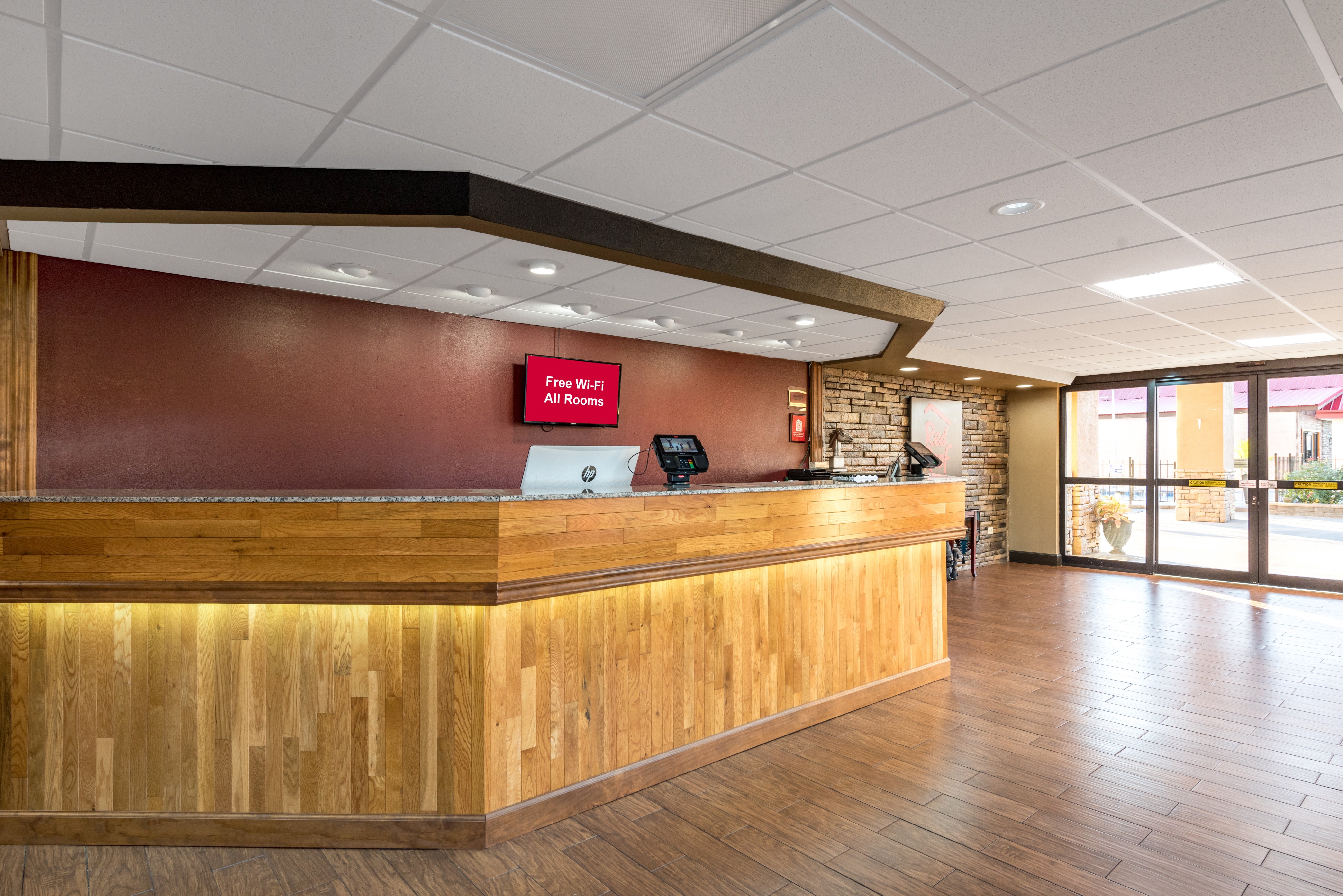 Red Roof Inn & Suites Pigeon Forge - Parkway 3/13