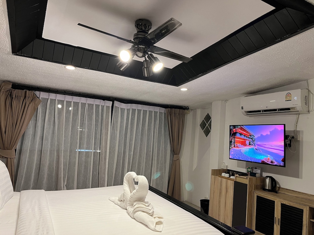 Harrys Steakhouse & Beach Hotel 3/50
