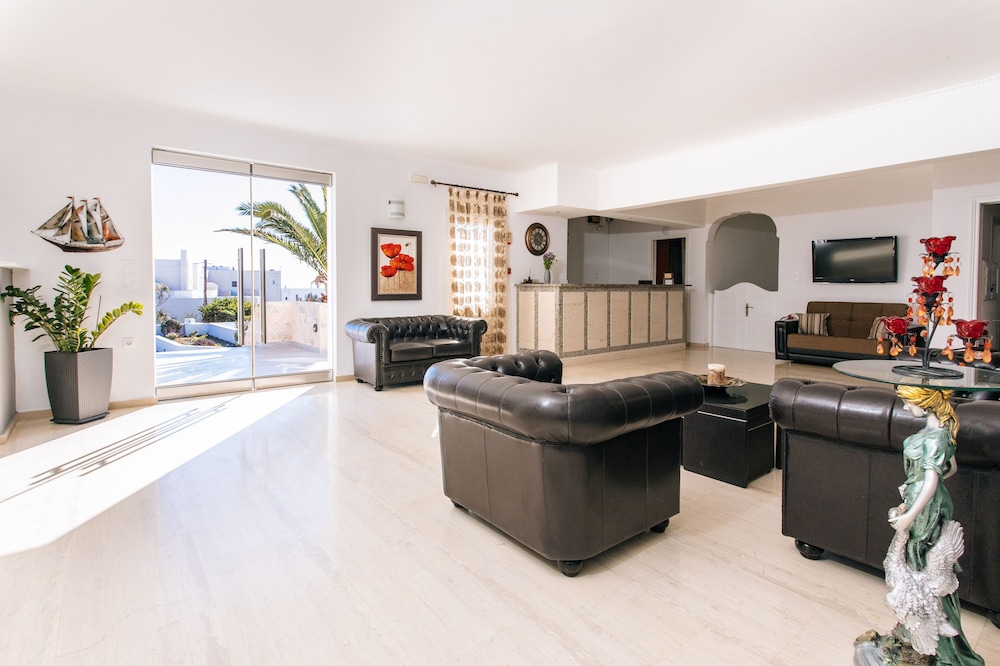 Nikos Hotel 33/46