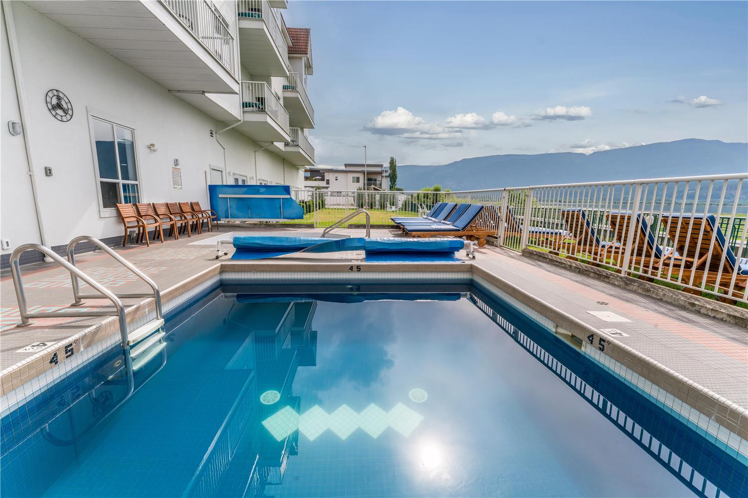 Prestige Harbourfront Resort, WorldHotels Luxury 8/39