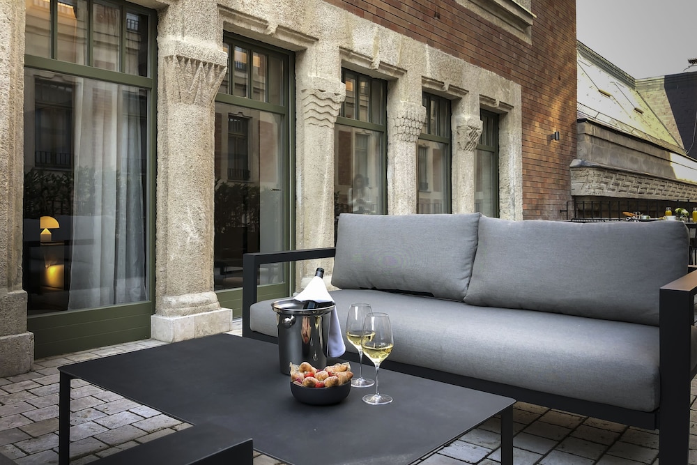 Kozmo Hotel Suites and Spa 33/50