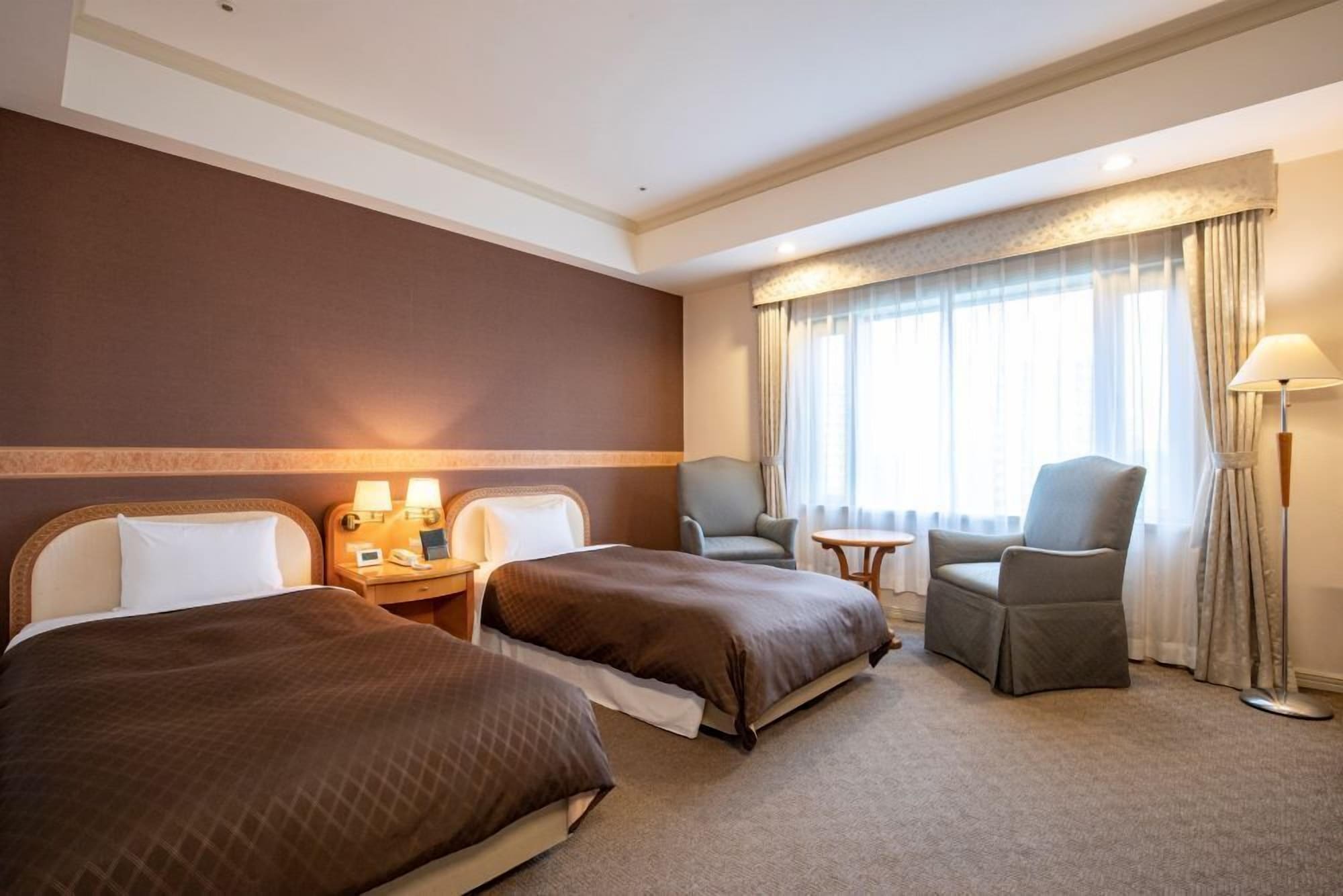 EXECUTIVE, TWIN BEDS