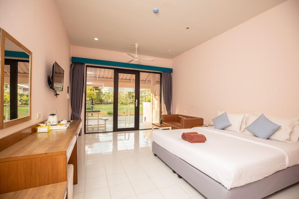Xanadu Beach Resort 9/50