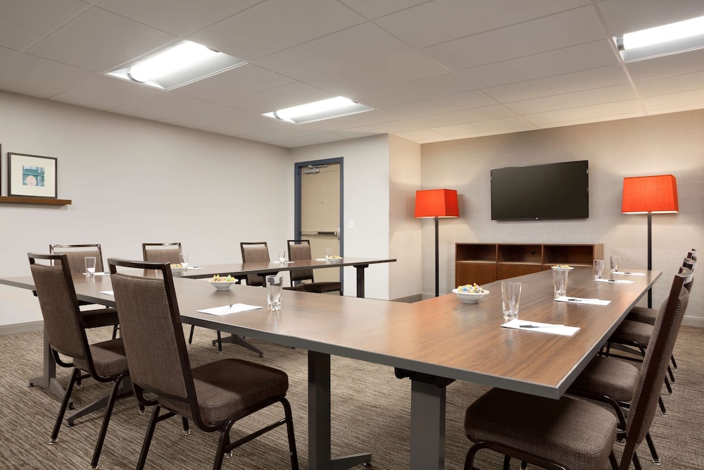 Country Inn & Suites By Radisson Asheville River Arts District 26/28