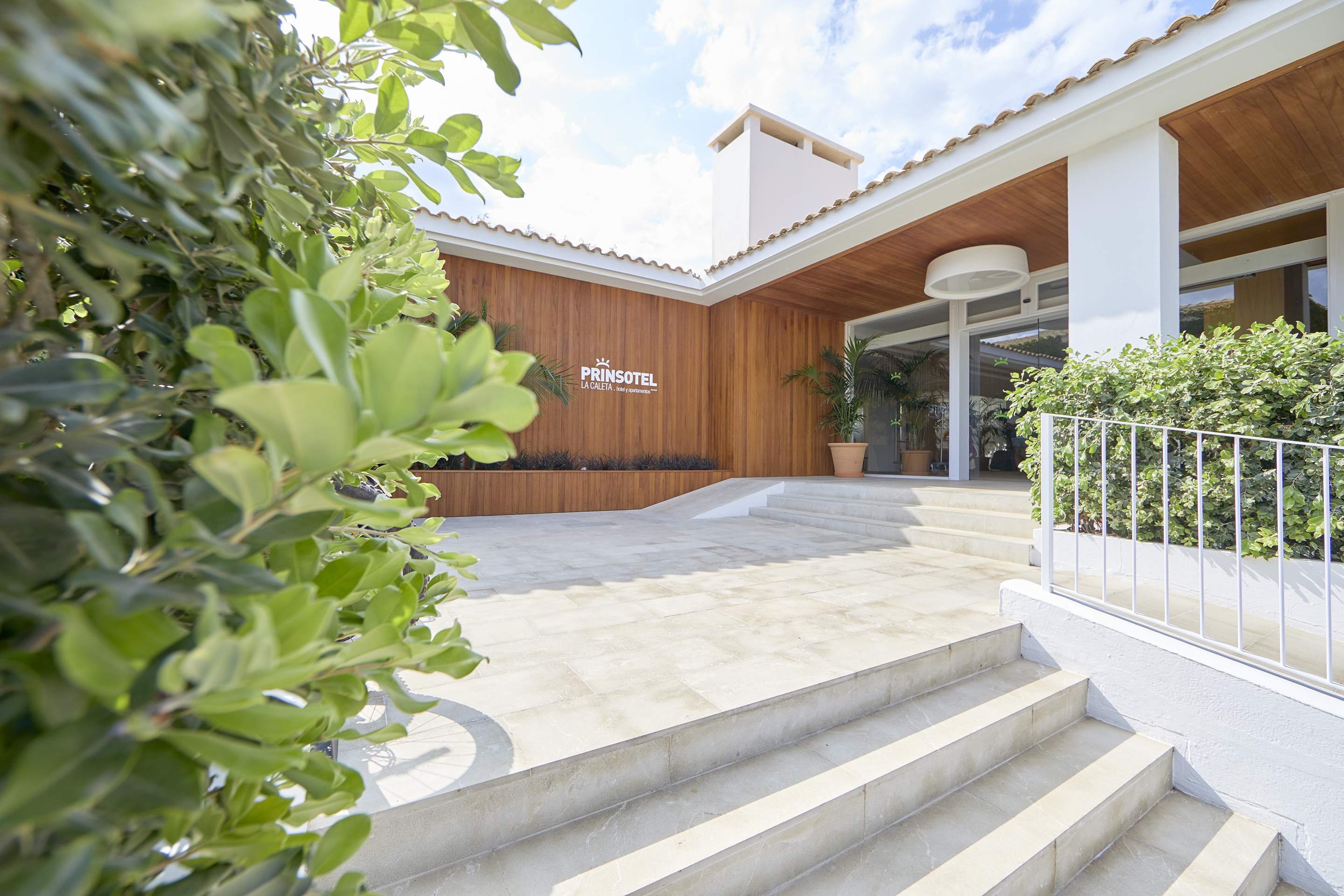 Prinsotel La Caleta Hotel And Apartments 8/50