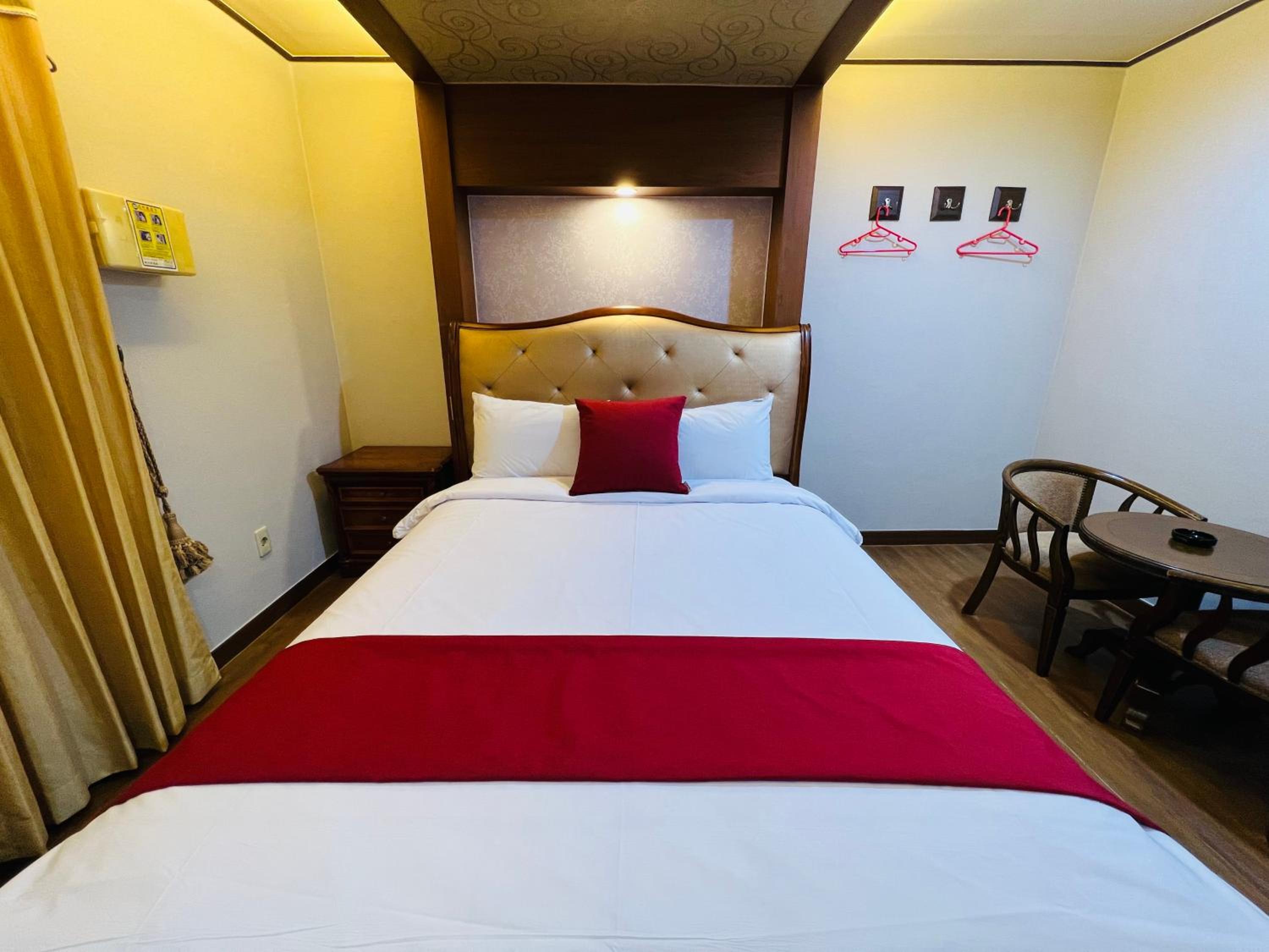 Sweet Hotel 29/47