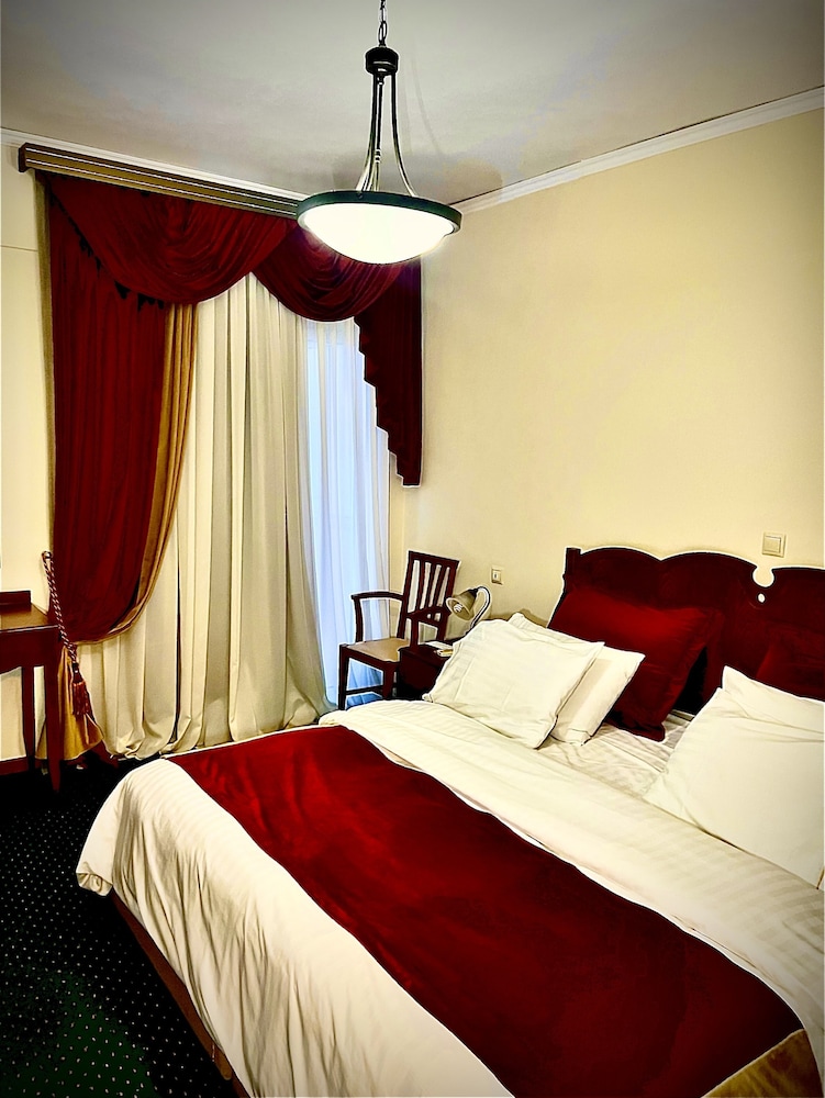 Glarentza Hotel 5/25