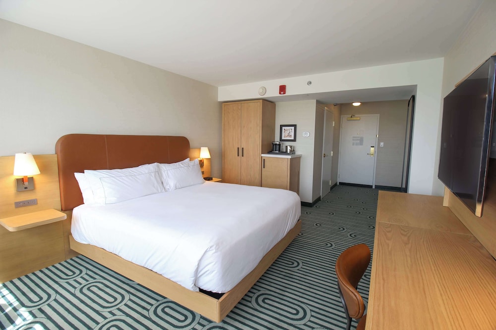 Room, King Bed, Bay View, Bathtub, Accessible