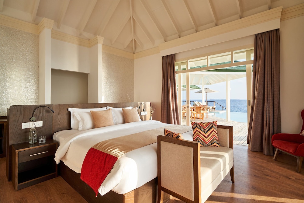 2 Bedrooms, Grand, Water, Pavilion, 2 King Beds, with Pool