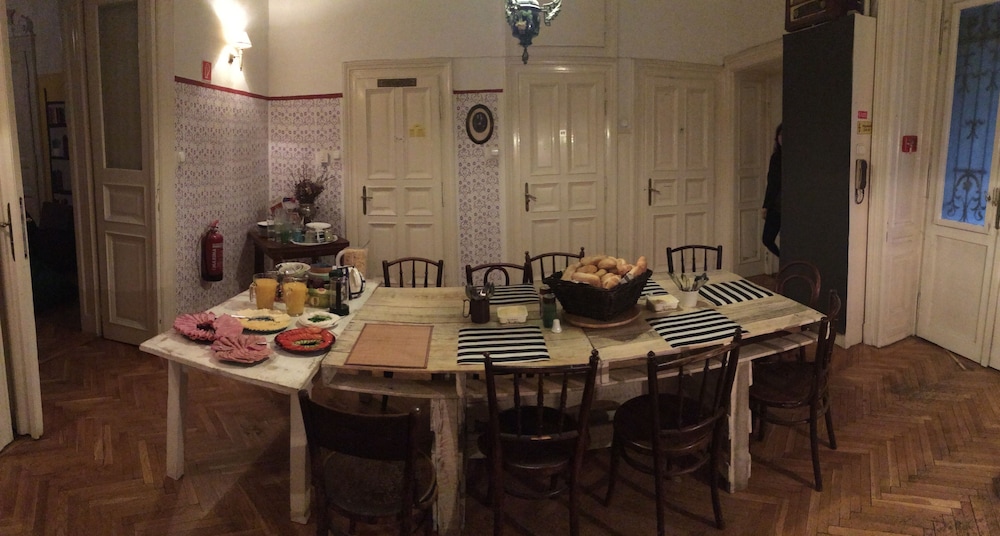 Baroque Hostel Budapest 70/76