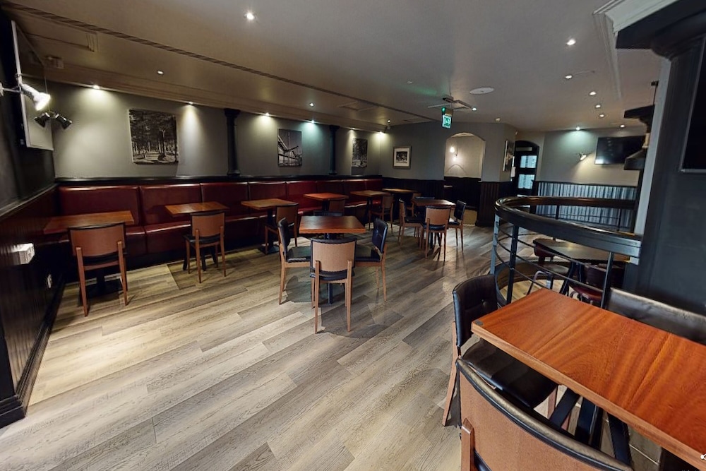 Village Hotel Swindon 53/73