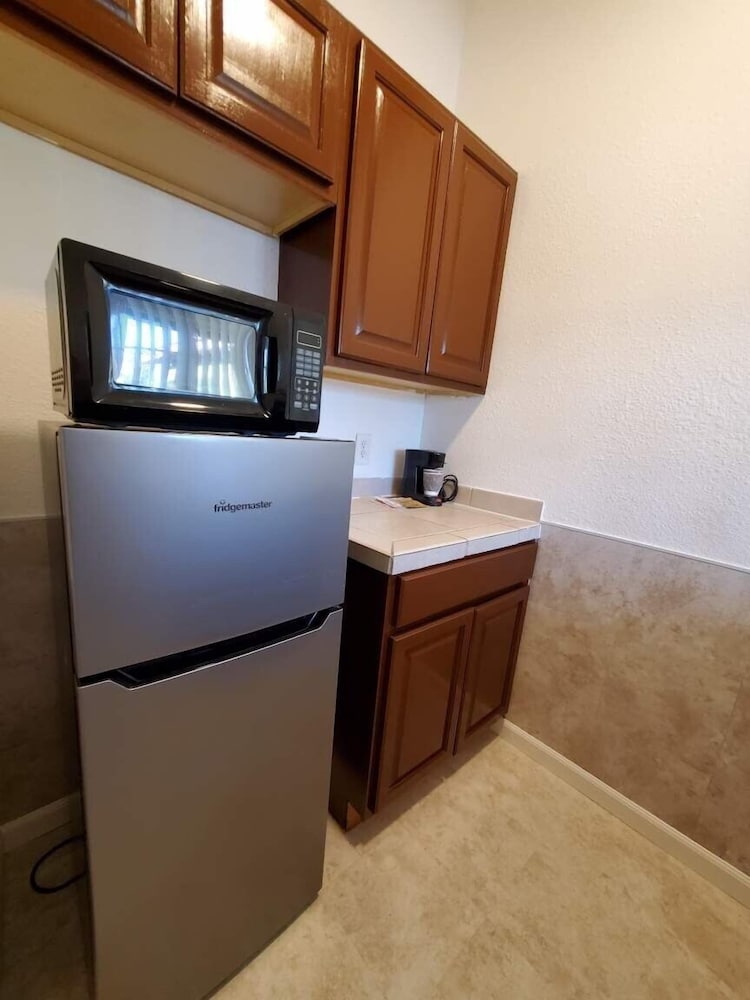 Europa Inn & Suites 2/40