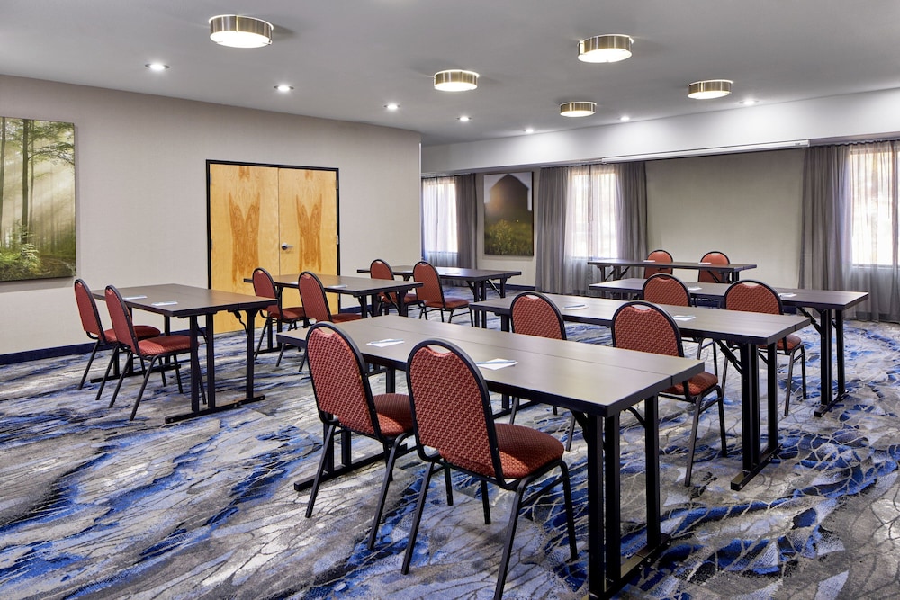 Fairfield Inn and Suites Gainesville 26/34