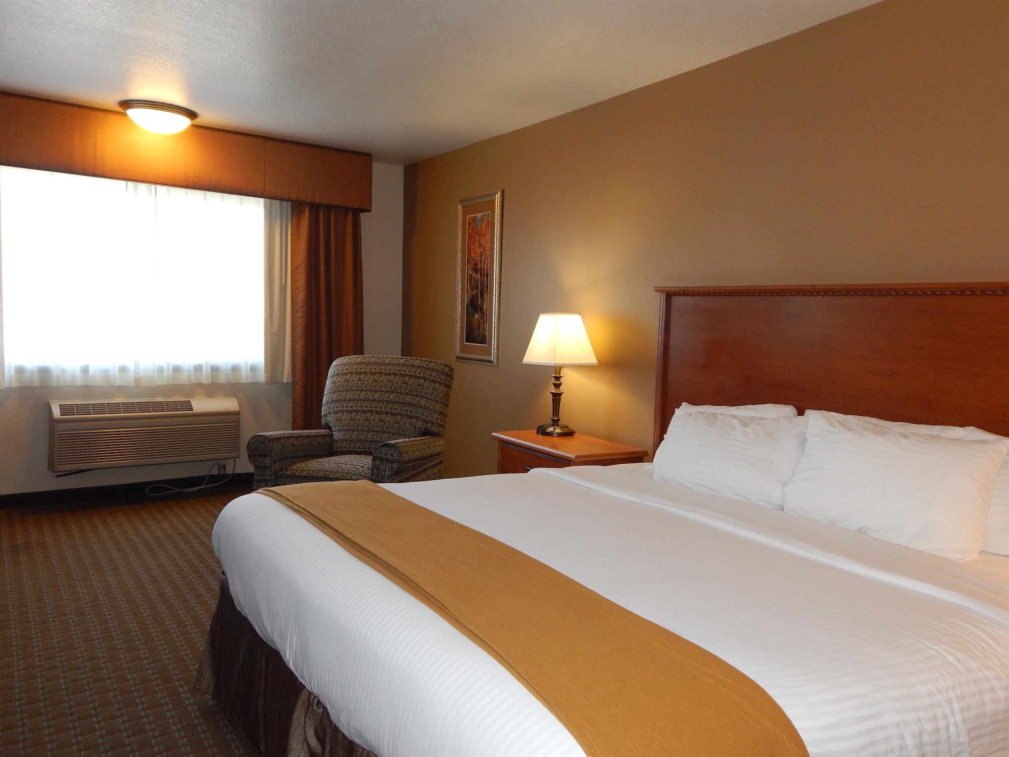 ROOM, KING BED