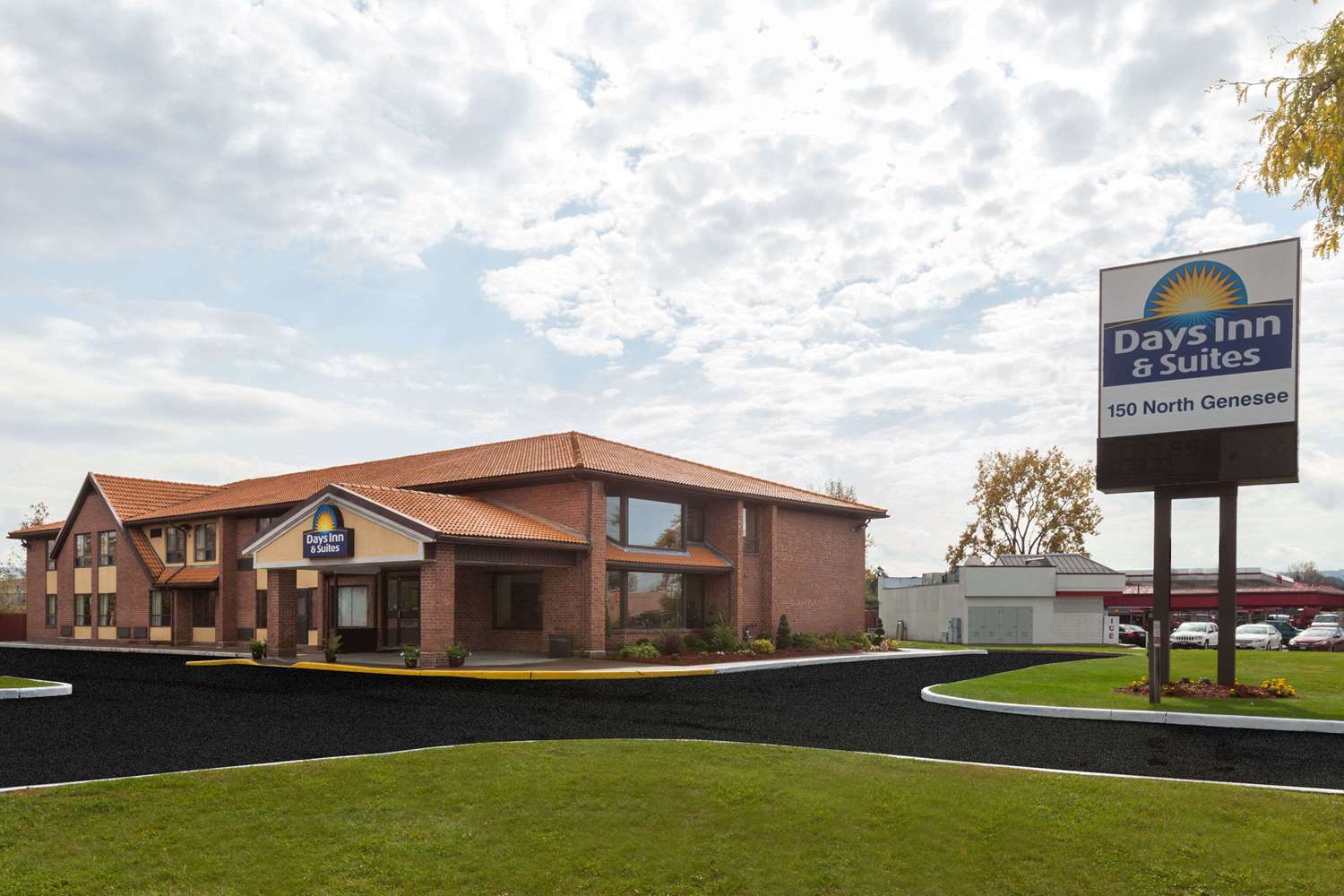 Days Inn By Wyndham Utica 32/34