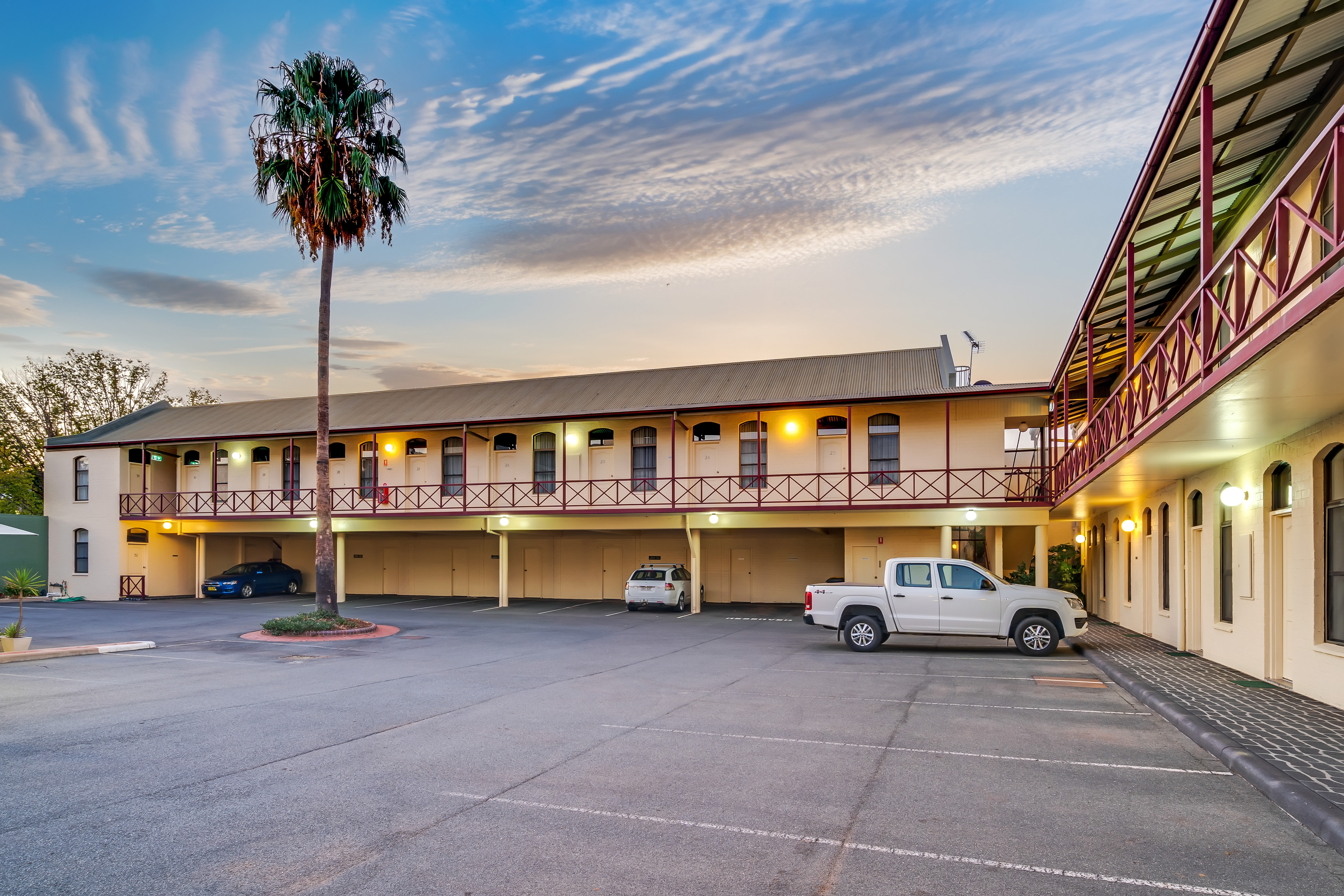 Prince of Wales Motor Inn 56/64