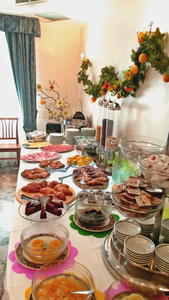 Hotel Nuova Flavia 12/18