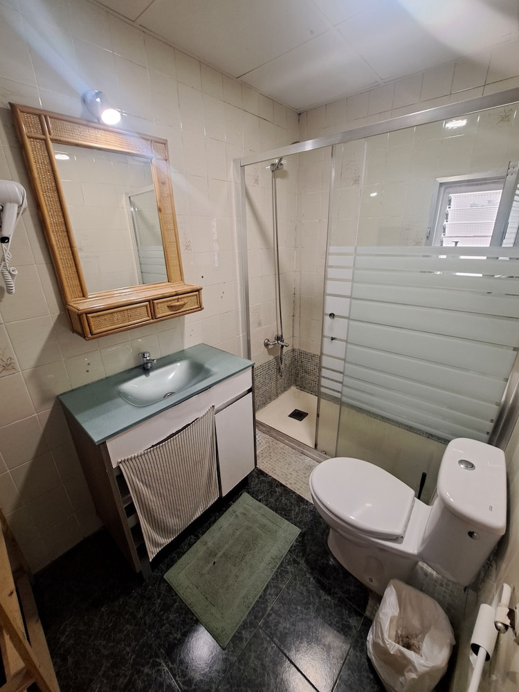 Mixed Dorm, 6 People, Shared Bathroom، Hostal El Cascabel 8/9