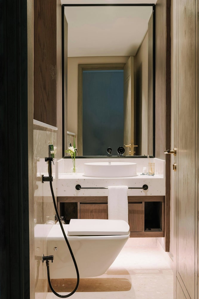 Aura Suites Downtown 35/48