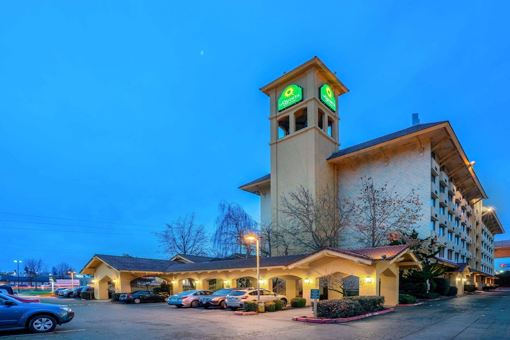 La Quinta Inn & Suites by Wyndham Seattle Sea-Tac Airport in SEATAC - WA