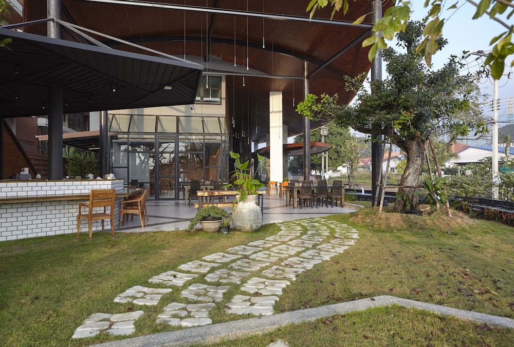 Whale Hua Hin 33/46